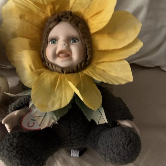 Lot of 2 VTG  Cuddle Kids Porcelain Girl Baby Dolls Duck & Sophie Sunflower tag - Picture 10 of 13